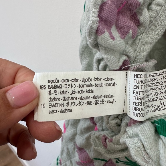 Zara Kids Floral Jumpsuit with a Vneck Back and Ruffle Shoulder Accents - 6 yrs - Picture 4 of 11